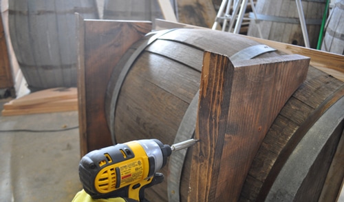 25-whiskey-barrel-table-legs-attaching