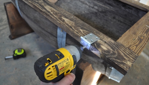 27-whiskey-barrel-chest-hinges