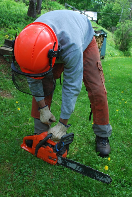 How To Use And Operate A Chainsaw Safely The Art Of Manliness