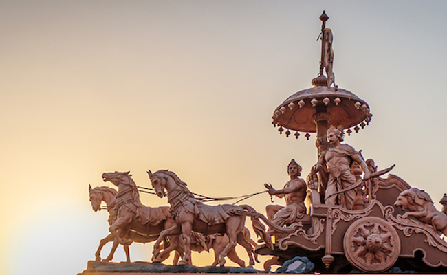 A statue of a chariot with horses on it is featured in the Bhagavad Gita.