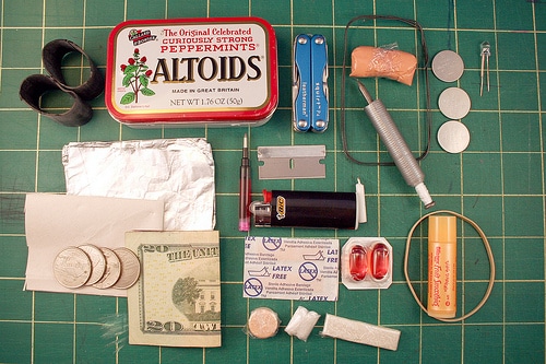 Altoids tin using for urban survival kit.