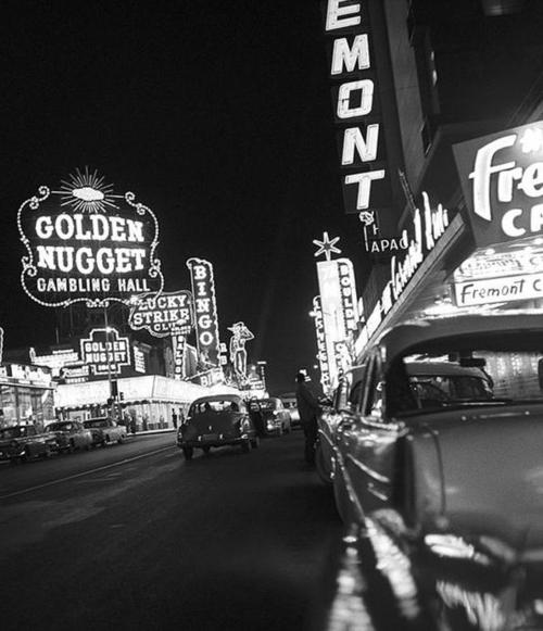 Vintage golden nugget sign board on road. 