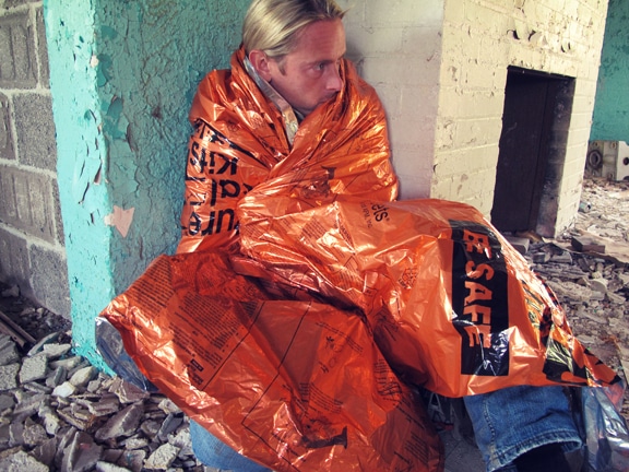 Man wearing blanket for keepingthe body warm.