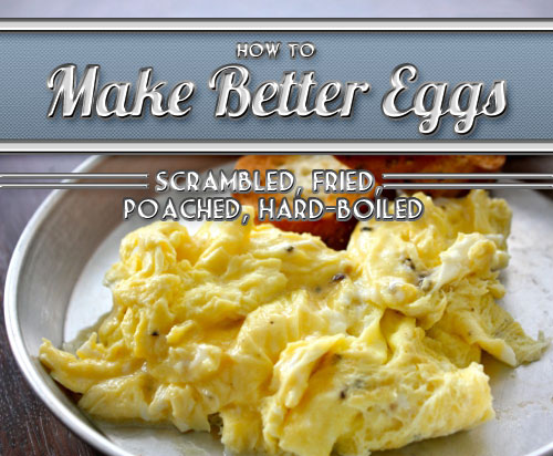 Scrambled eggs with pepper buttered bread on plate.