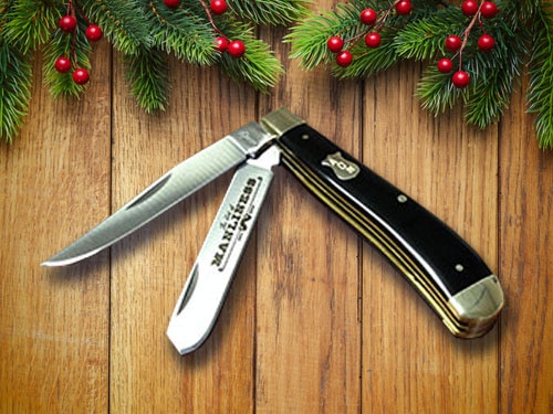 Art of manliness pocket knife with christmas background.