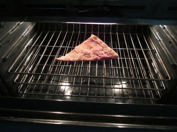 how do i heat up pizza in the oven