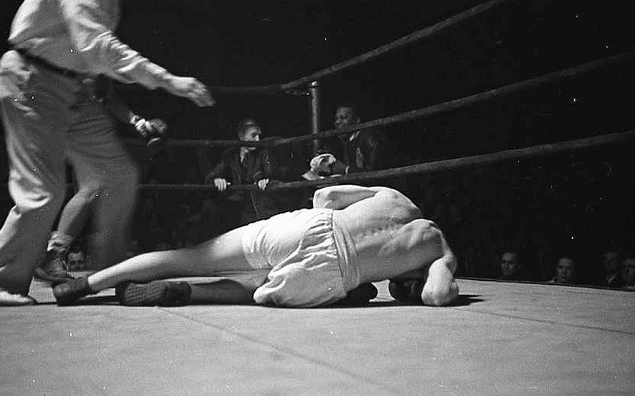 Vintage boxing down count mat.