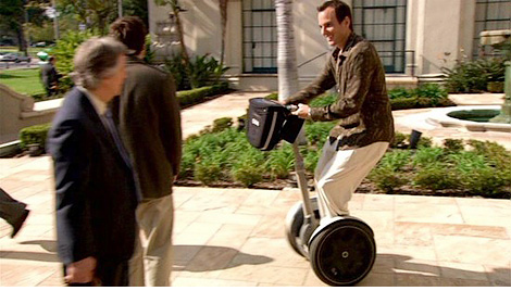 Gob Bluth using exercise machine at outside.