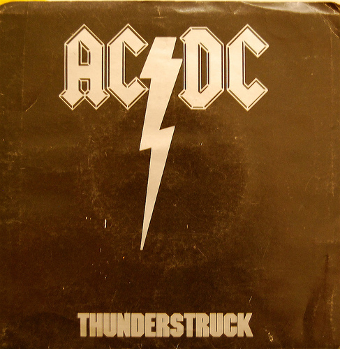 歌曲封面，thunderstruck的AC DC。