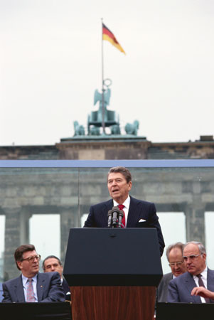 ronald reagan speech 1987 berlin wall brandenburg gate