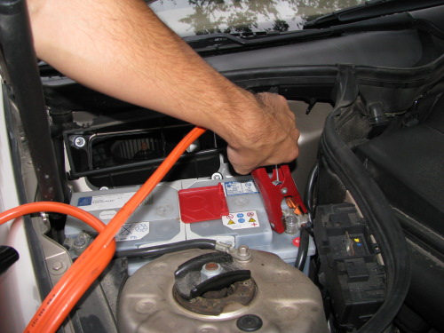 How to Jump Start a Car: Boost Car Battery with Jumper Cables - CARFAX  Canada