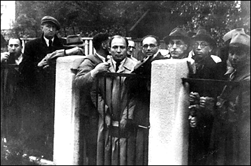 Jews waiting outside Japanese consulate in WWll.