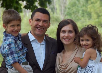 Antonio Centeno family with wife and two kids.