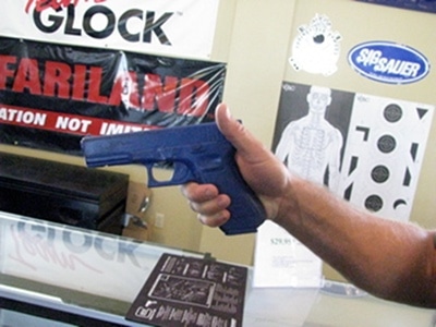 how to safely grip gun pistol 