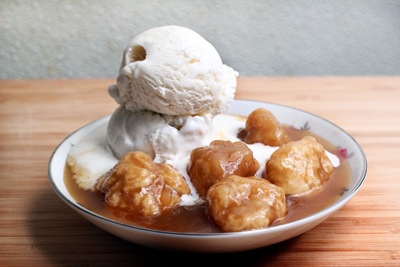 Vanilla ice cream with canadian dessert.