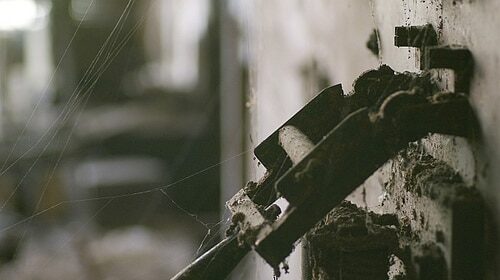 A picture of a challenging piece of machinery in a building.