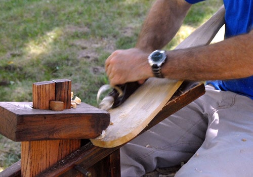 Man shaving the paddle.