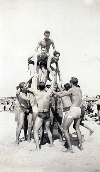 Forming pyramids on the beach was a popular pastime for men through the 30s.