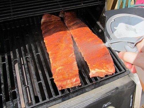 Vintage cook the ribs in Oven.