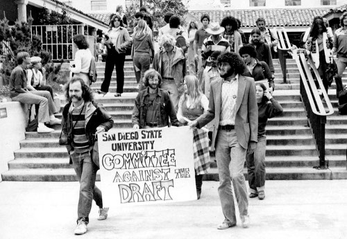  Comité de la universidad estatal de San Diego contra la protesta contra la guerra de Vietnam.