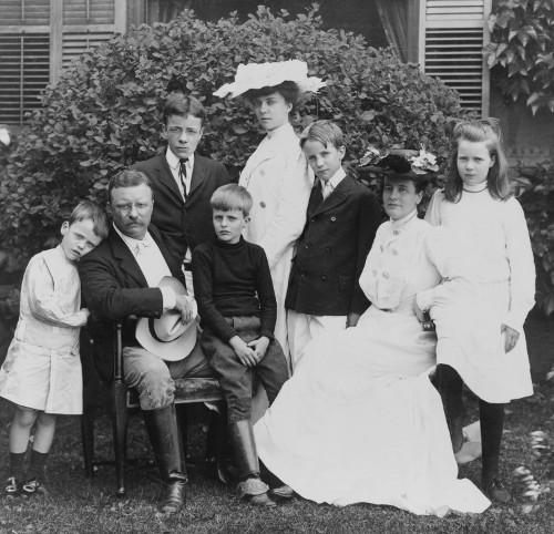 Theodore teddy roosevelt posing for portrait with family wife and 6 kids.