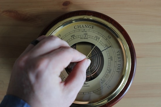 Adjust the manual barometer.