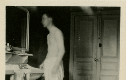 A man discovering his faults in front of a mirror.