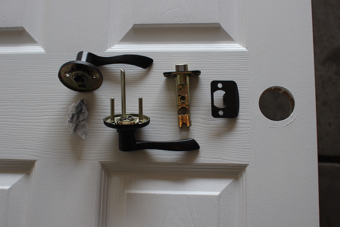 Tools required to fix a door knob.