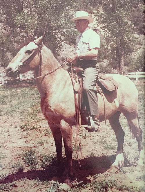 An old sitting on a horse. 