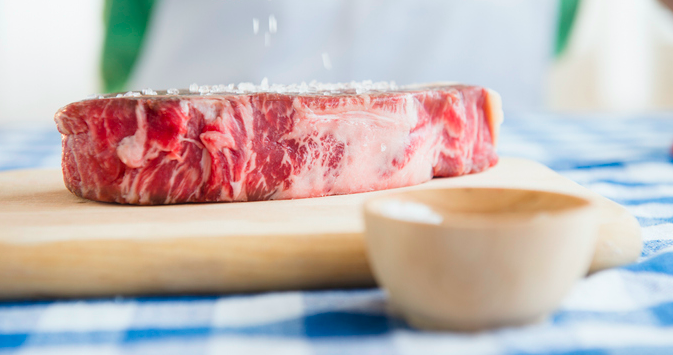 The best way to season meat is by sprinkling salt on it.