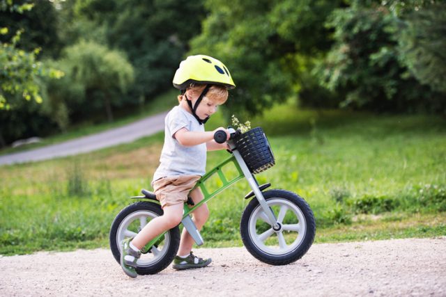 How to Teach Your Kids How to Ride a Bike | Art of Manliness