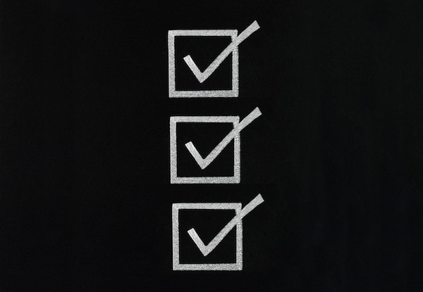 Three checkboxes with check marks and #880 on a black background.