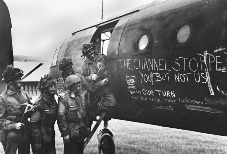 25 Amazing, Rarely-Seen Photographs of D-Day | The Art of Manliness