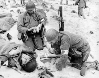 25 Amazing, Rarely-Seen Photographs of D-Day | The Art of Manliness