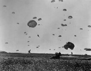 25 Amazing, Rarely-Seen Photographs of D-Day | The Art of Manliness