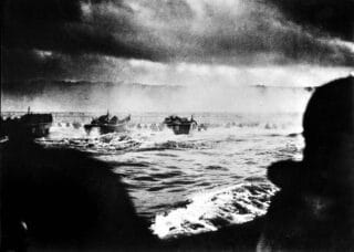 25 Amazing, Rarely-Seen Photographs of D-Day | The Art of Manliness